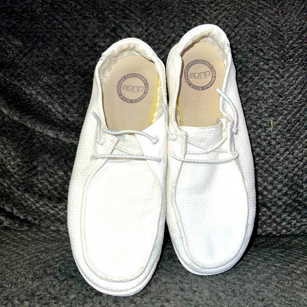 HEY DUDES WOMEN SHOES SIZE 9